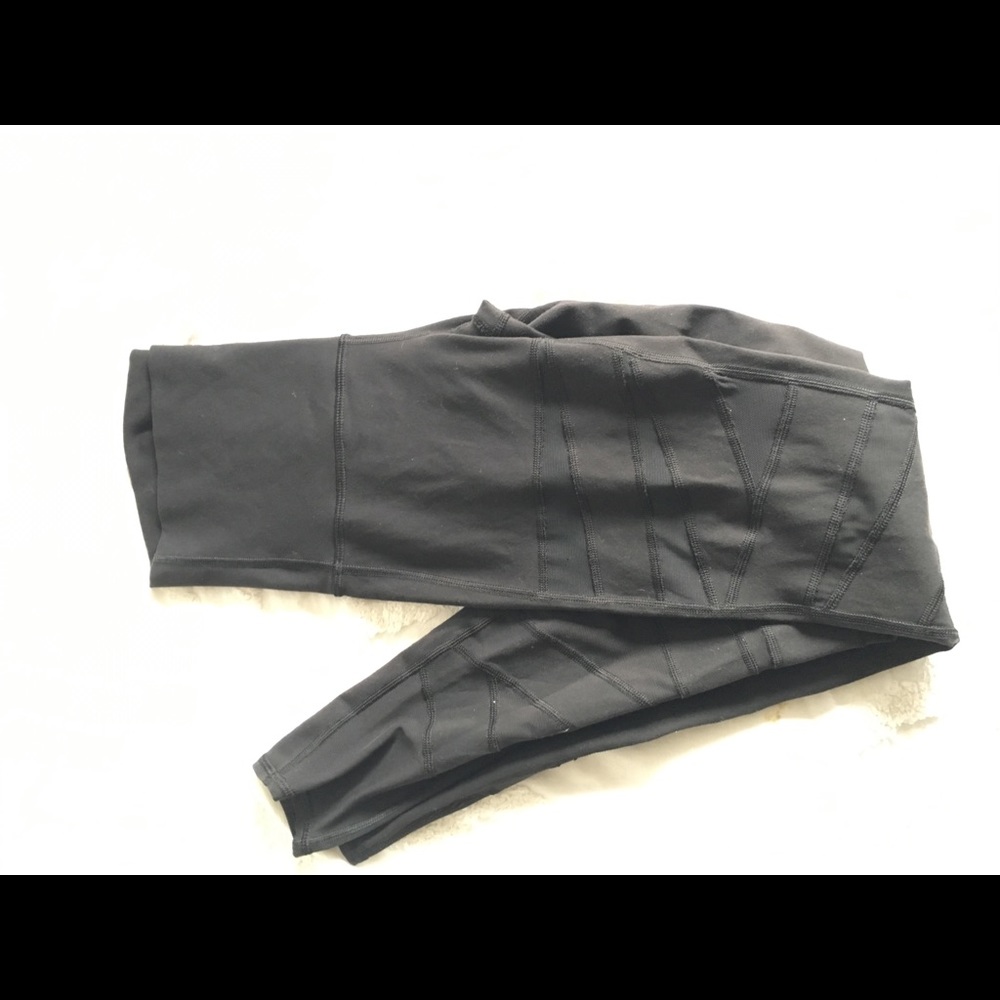 LULULEMON SIZE 6 BLACK MESH LEGGINGS